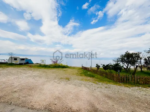 İznik Göllüce 232 M2 Köşe Parsel 2