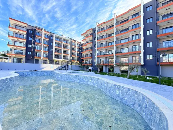 Şok Fiyat ! Kuşadasında Satılık Merkezı Konum-7/24 Güvenlik-havuz-bahçe-kombi-lüx-fırsat Daireler 1