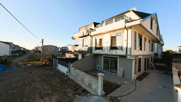 Sahile Yakın Bahçeli Kaçırılmayacak Fiyatta 4+1 Satılık Villa!!! 2