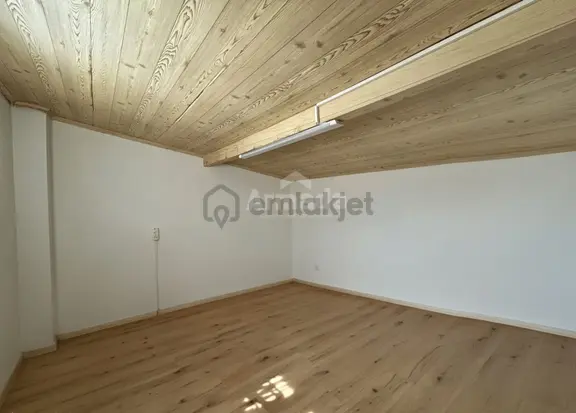 Kuşadası'nda Denize Sıfır Ege Yakası Sitesi'nde Satılık Yazlık 2