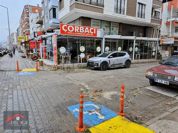 Edremit'te Satılık Köşe Dükkan: 400m², Fırınlı, Bahçeli 1