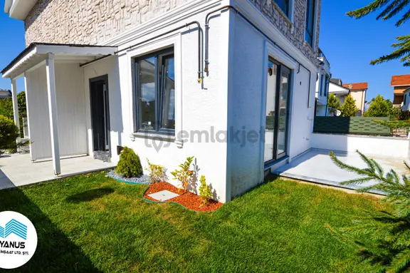 Kocaali De Deniz Manzaralı Geniş Bahçeli Şık 3+1 Villa 1