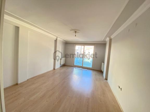Gülcü Gayrimenkulden Cadde Üzerinde Kiralık Ara Kat Daire 2