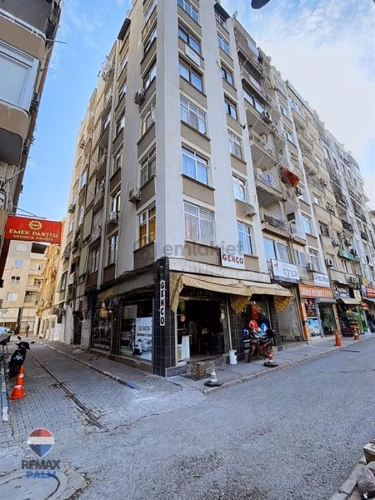Remax Palm'den Özgür Çocuk Parkı Karşısı Satılık 3+1 Daire 1