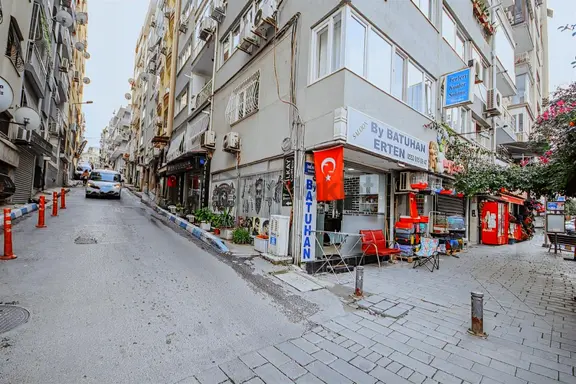 İnönü Caddesi Üzeri Kiracılı Köşe Konum Satılık Dükkan 2