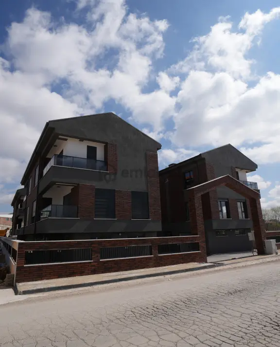 Bess'den Sazova Mahallesinde Site İçerisinde Satılık 4+1 Villa 1