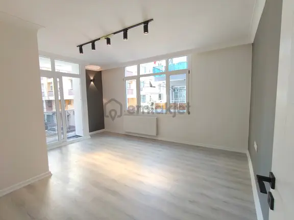 Güzelyalı'da Satılık 3+1 Daire 2