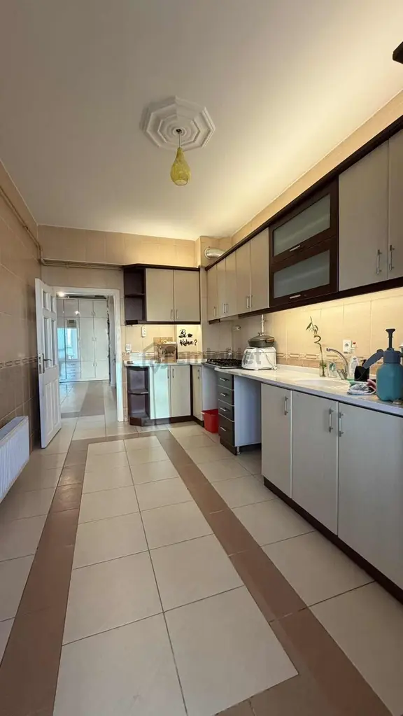 Çarşı Merkezde Kapalı Otoparklı 3+1 Kombili Daire 2