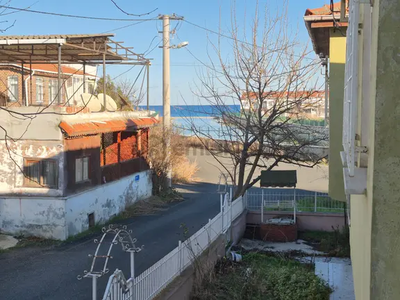 Delux'den Kumbağ Mh.'de Denize 200m Mesafede Satılık Müstakil Ev 1