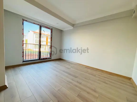 Sevinç'ten Yeni Mahalle'de Otoparklı Çift Cephe Amerikan 2+1 1
