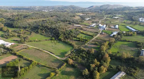 Sevinç'ten Cazip Fiyat ! Karşıyaka'da Resmi Yol Cepheli 7.225 M² 2