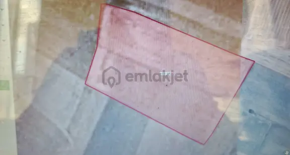 Tarlamız Hisse Tapulu Olup Kendi Yerimiz Satılıktır.yerleşim Yerine Yakındır . 2