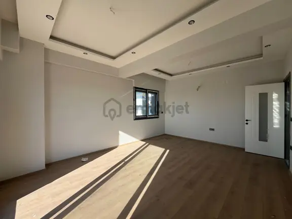 Anadolu Caddesi Ve Hst. Yakını Ara Kat Teraslı Satılık Daire 2