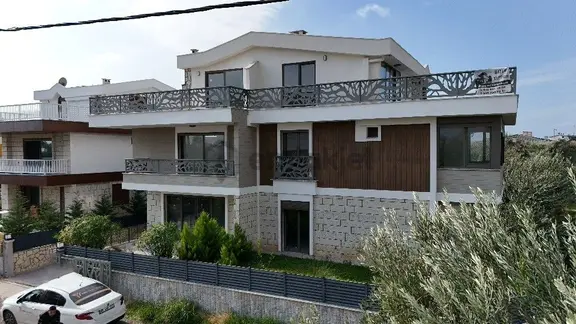 Yiğit'ten Altınoluk Narlı'da 5+1 Denize 150 Metre Tripleks Villa 2