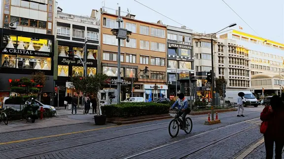 Bess'den Doktorlar Caddesi Üzeri Devren Kiralık İş Yeri 1