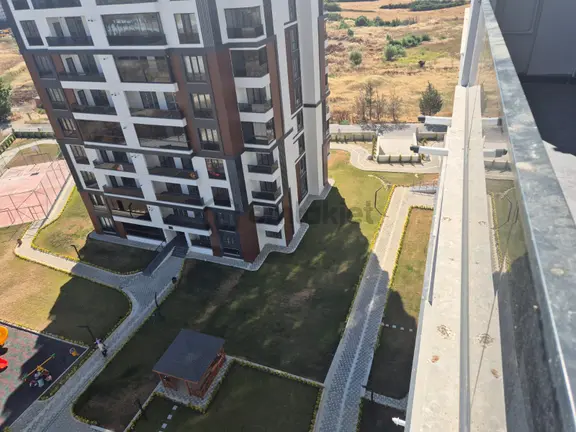 Hürriyet Mah. Havuzlu Sitede Satılık Havuz Cepheli 3+1 Daire 1