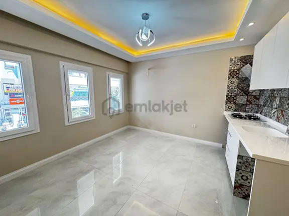 Denize Yürüme Mesafesinde Satılık 1+1 Daire 1