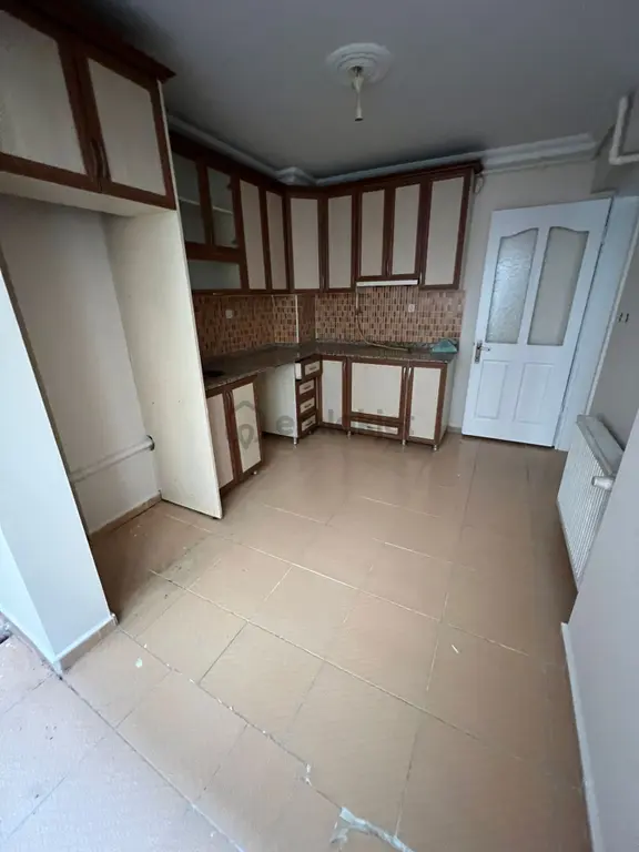 Teyfikiye Mahallesi 🏡 ✅2+1 100m2 5 Katlının 3 Katı Arakat ❇️özelikl Çift Cephe Balkonlu 1