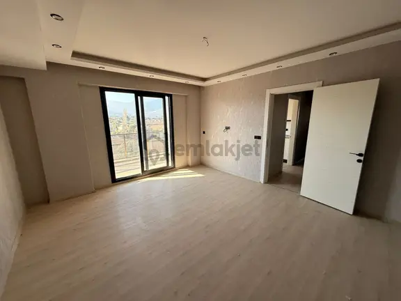 Manisa Alaşehir Alper Gayrimenkulden İstasyon Mah. Kapalı Mutfak Yeni Bina 3+1 2