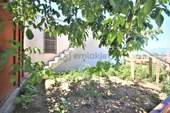 Aygül Den Edremit Çıkrıkçı Da Elektrik Suyu Olan 16.500 M2 Satılık Çiftlik Ve 3+1 Mustakil Daire 1