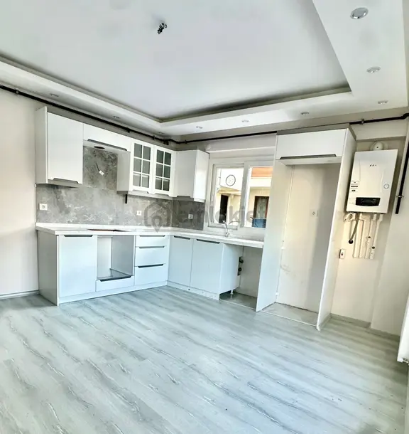Muradiye Mahalles 2+1 100m2 5 Katlının Zemin Katı Full Özelikli 1