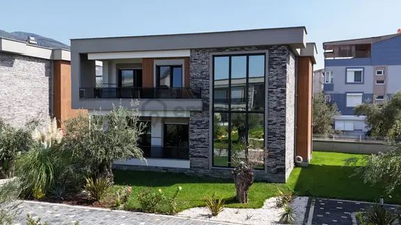 Yiğit'ten Maviyle Dans Eden Eşşiz Konseptte 4+1 Ultra Lüks Villa 2