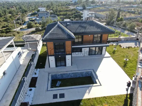 Seyrantepe'de Müstakil Yaşam, 600 M2 Arsa İçinde Lüks Villa 1