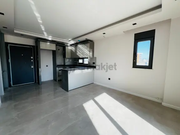 Yüzme Havuzlu Otoparklı Lüks Sitede 1+1 Daire 2