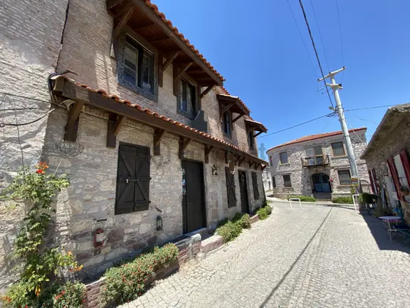 Balıkesir Ayvalık Kucukkoy De Satılık Taş Bina.tarihi Eser 2