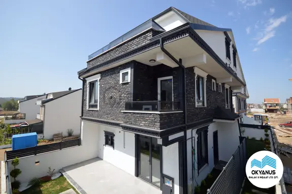 Kocaali De Deniz Manzaralı, Geniş Bahçeli, Zarif Ve Şık 3+1 Villa 1