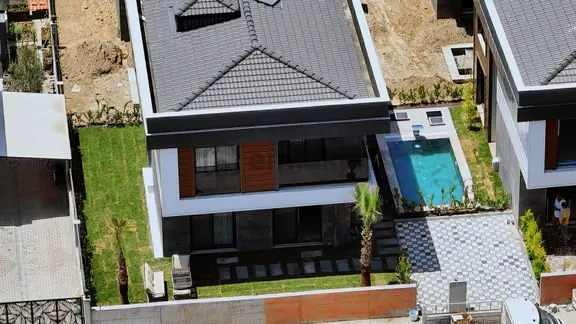 Kuşadası'karaova Mevkiinde Satılık Tek Müstakil 4 + 1 Villa 1