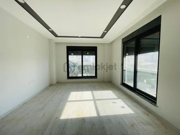 Göçerler Mahallesi’nde Havuzlu Sitede 4+1 Dubleks 1