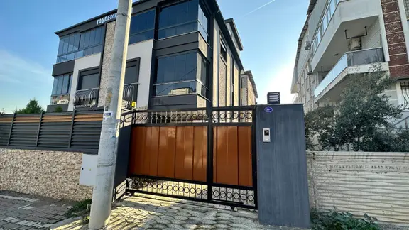 Turyap'tan Merkezde Sıfır 4+2 Tripleks Özel Yapım Villa 1