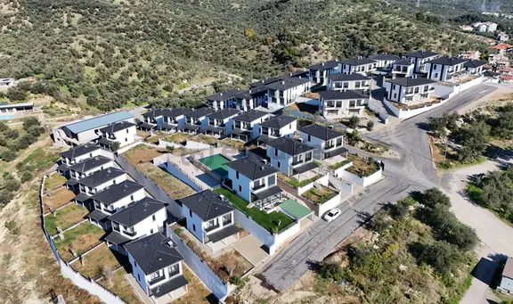 Yiğit'ten Küçükkuyu'da 2+1 Denize 300 Metre Lüks Daire 2