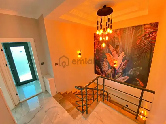 Uytundan Edremitte Havuzlu Yerden Isıtmalı Ultralüks 4+1 Villa 1