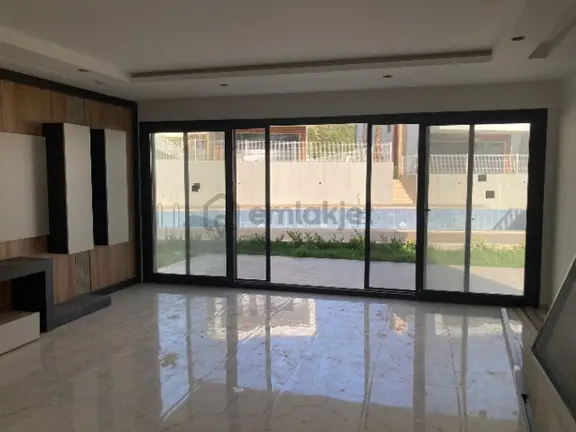 Nezih Bir Sitede 4+1 Satılık Villa 2