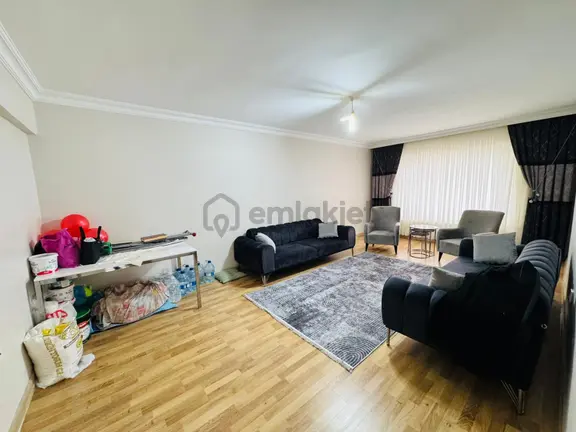 Bostancık Caddesi Üzerinde 3+1 Katta Satılık Daire !! 2