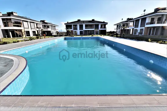 💦aygülden💦güre'de Sıfır Mustakil Tadında Bahçe Kullanımlı Havuzlu Nezih Site İçi 2+1 Satılık Daire 1