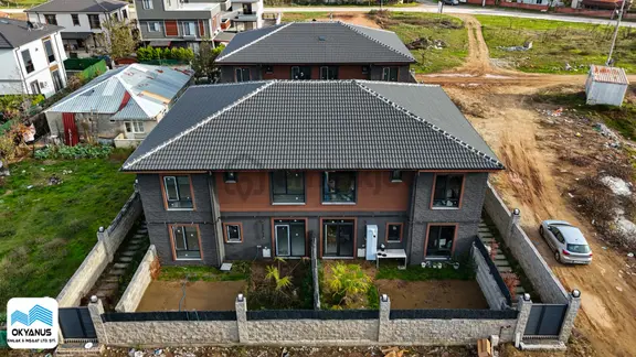 Sakarya Karasu Merkezde Havuzlu Kapalı Mutfak Köşe Parsel Villa 1