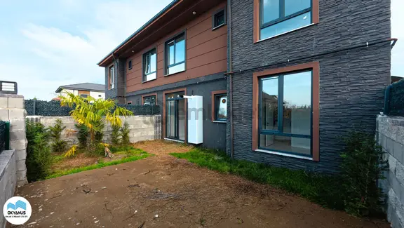Sakarya Karasu Merkezde Havuzlu Kapalı Mutfak Köşe Parsel Villa 2