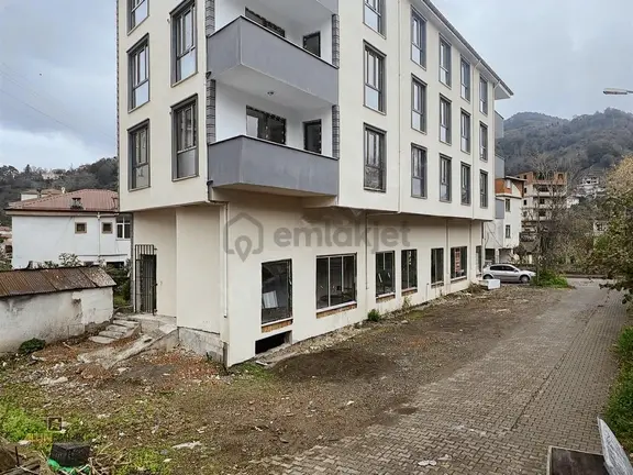 Altın Emlak Hopa Sundurada 160 M2 Satılık Dükkan 2