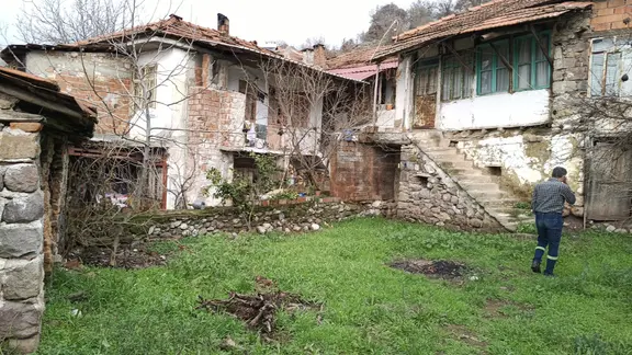 Bergama Karalar Köyünde Oturmaya Hazır Bahçeli 2+1 Müstakil Ev 2