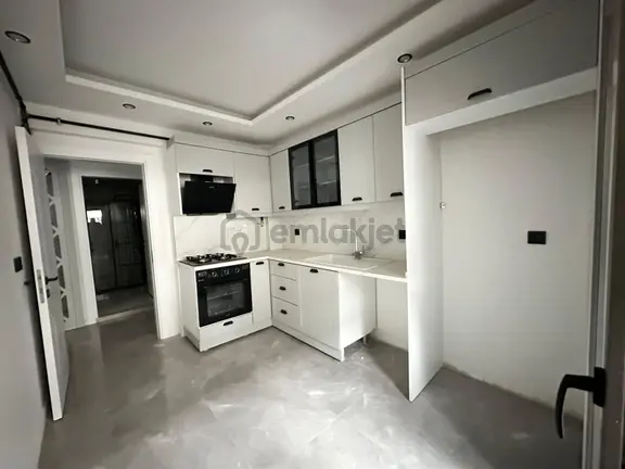 Manisa Muradiye Mah.cumhuriyet Meydanı Cvr3+1 Lüx Sıfır Arakat 2