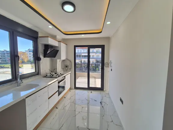 Akçay Artı Emlak'tan Altınkum'da Ebeveyn Banyolu 2+1 Lüks Daire 1