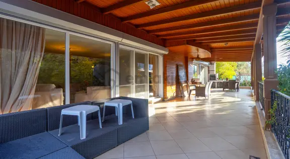 Yeşilbayırda Duacı Sınırında Satılık 7+1 550 M2 Villa! 2