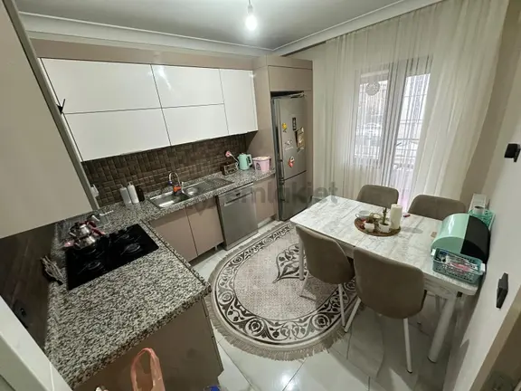 Menderes'te 3+1 Yüksek Giriş Site İçerisinde Satılık Geniş Daire 2