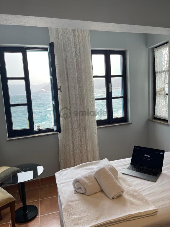 Kale'de Eşi Benzeri Olmayan 2+1 Eşyalı Kiralık Yalı Dairesi 1