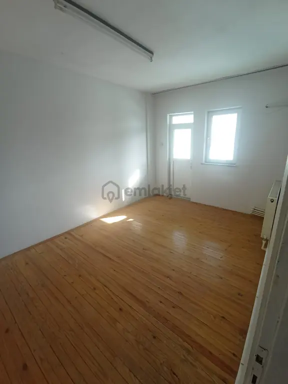 Sivas Yıldız Gayrimenkul'den Emek Mah. 3+1 Masrafsız Kiralık Daire! 1