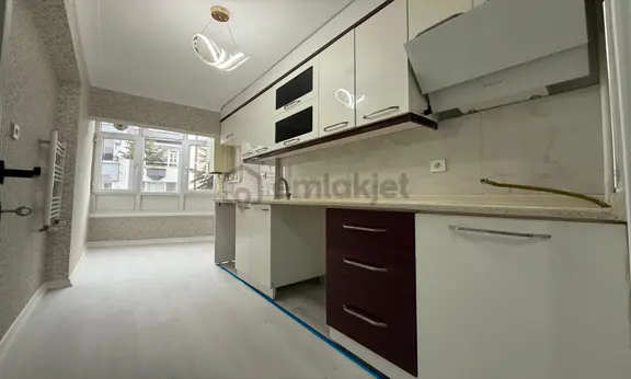 23 Nisan Mahallesi'nde Full+full Yapılı Katta 3+1 Daire! 2