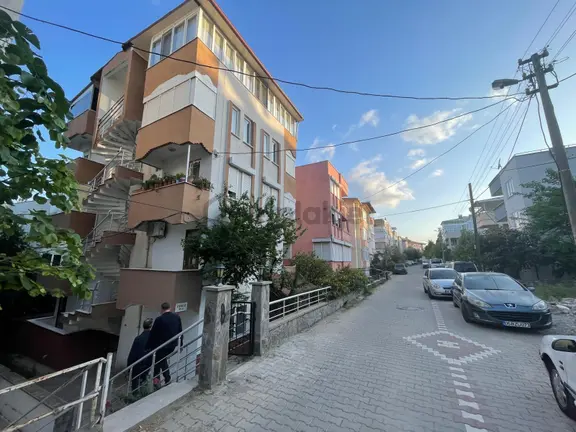 Poyraz Gayrimenkul'den Altınoluk'ta Satılık Öncephe Arakat Kaloriferli Daire 2